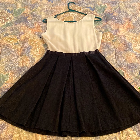 Dress - Picture 2 of 5